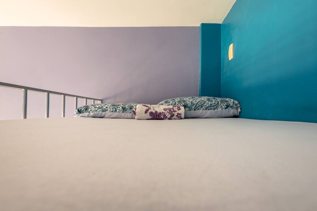 Cama confortável para casal, mezanino!