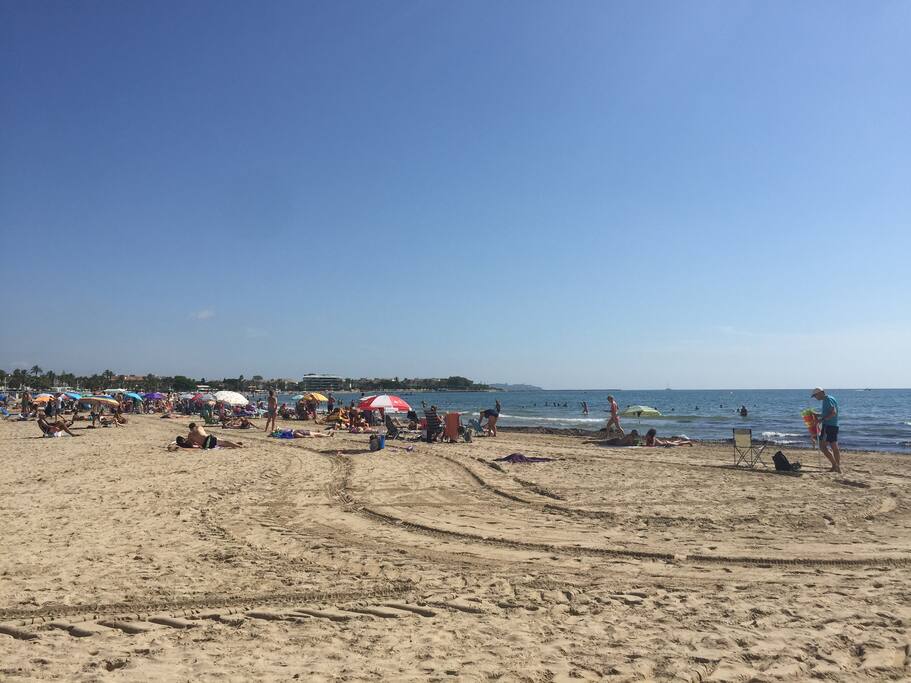 la grande plage à 8 mn à pied