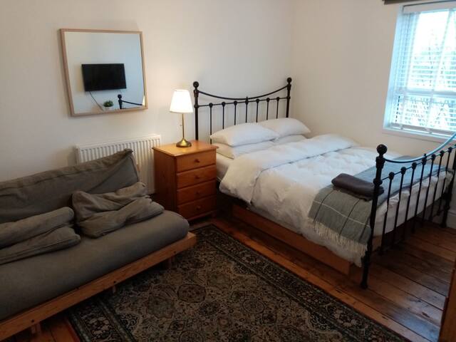 Large central 4-story townhouse – Timeout 2024 gallery image 5