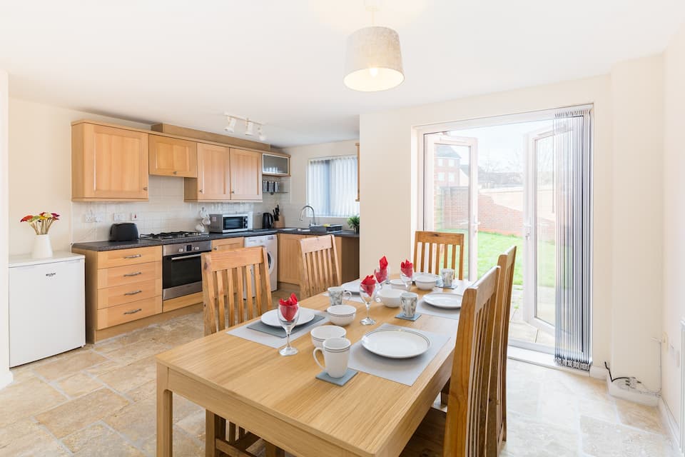 5 bed house with free parking in quiet location — zdjęcie 1