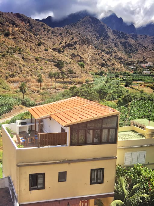 Casa Abuelo Pepe, fachada y vistas del Valle de Hermigua