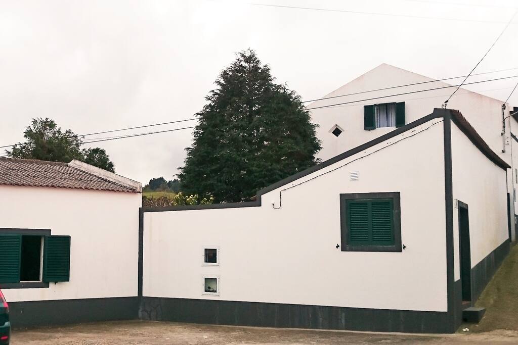 Vista exterior da Quinta com Casa Pequena e Casa Grande
