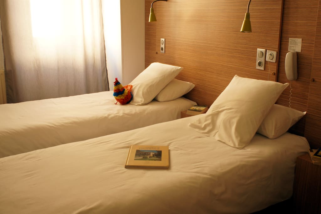 Chambre 2 personnes, 2 lits