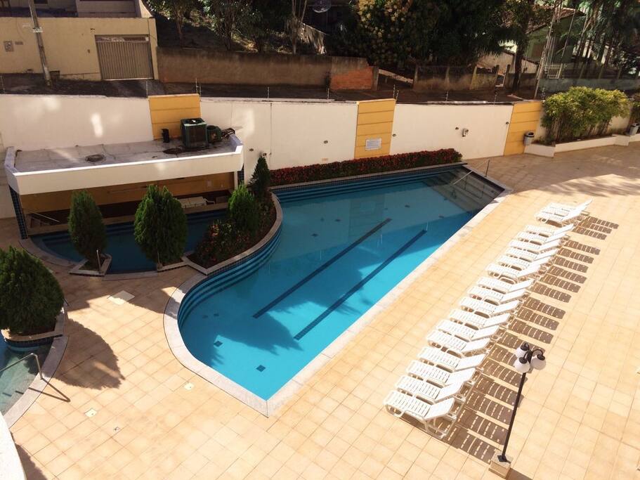 Área de Lazer com piscina fria e quente