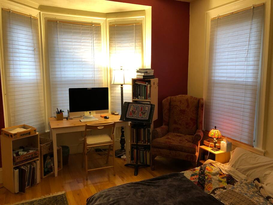 The bedroom / office