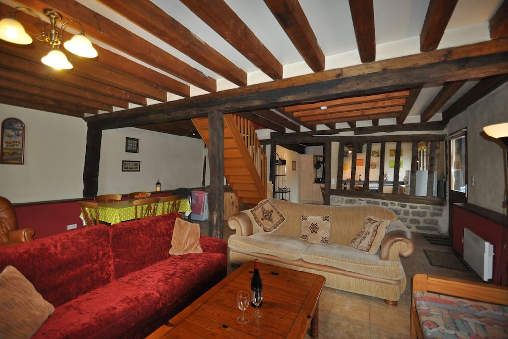 Lounge with view to the kitchen