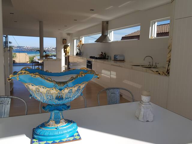 Huge Modern Beach House Nth Curl Curl Beach Views gallery image 5