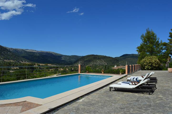 Stunning mountain views! L’Abeurador ETV9541