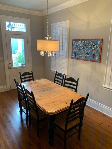 Walk to Jazz Fest from this Bayou St. John Beauty! gallery image 5