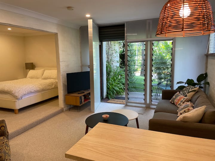 Private Flat, Leafy Cul-de-sac, 5min Drive To City - North Sydney
