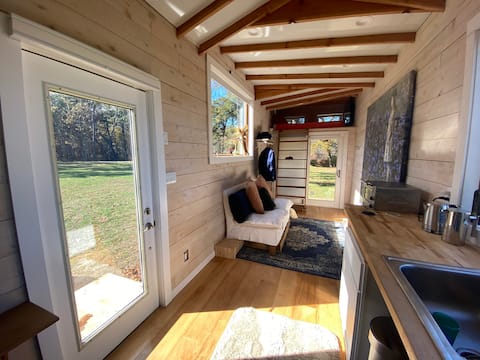 Tinyhome on a 40 acre preserve!