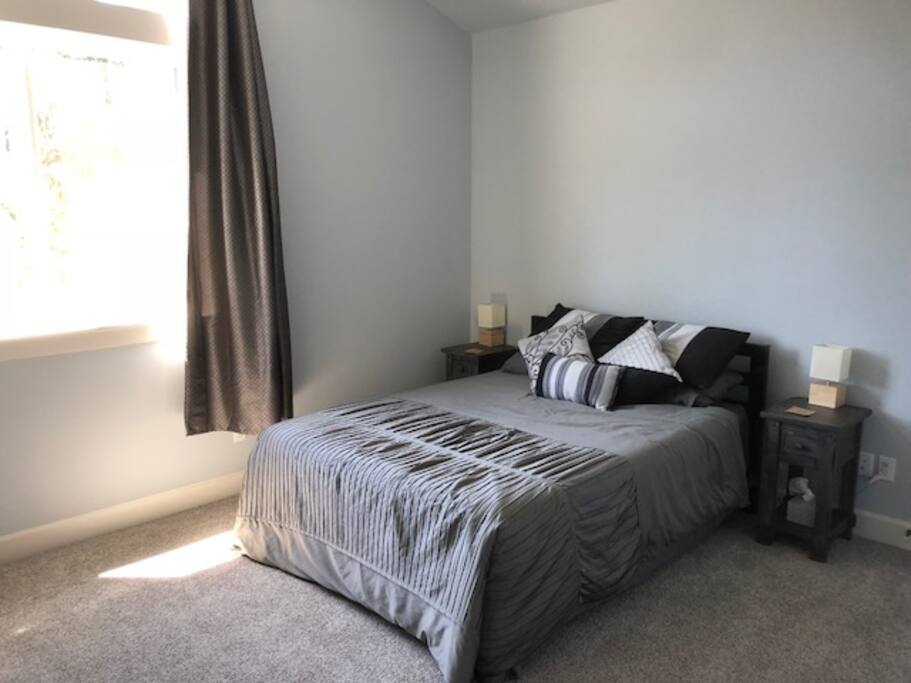 Bedroom - Queen Bed