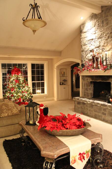 Enjoy coffee and Christmas treats in the Gathering room.