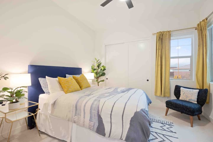 Dhomë gjumi me madhësi dopio "queen", televizor 4k, me banjë ngjitur! 