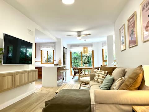 Top Airbnb: Exclusive apartment private garden and terrace in Almuñécar