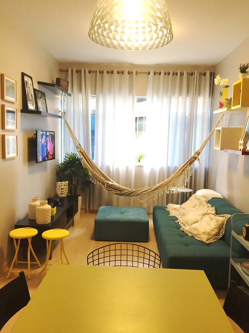 Sala Bem Decorada e Equipada