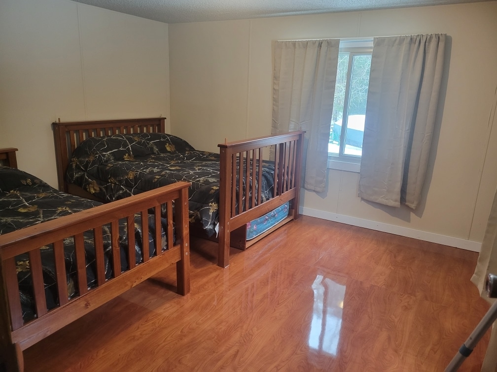 Два кревета во целосна големина, подвижен кревет и  можен подвижен кревет 