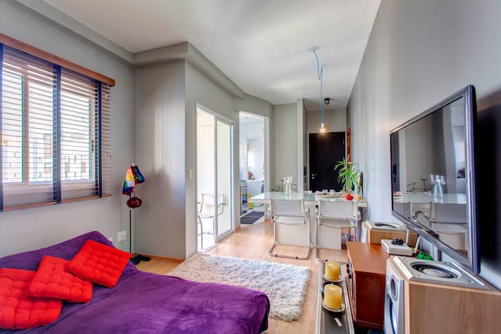 More comfort: Now the futon in the photo has been replaced by a double box bed, with a trunk for storing bags, clothes and other personal items