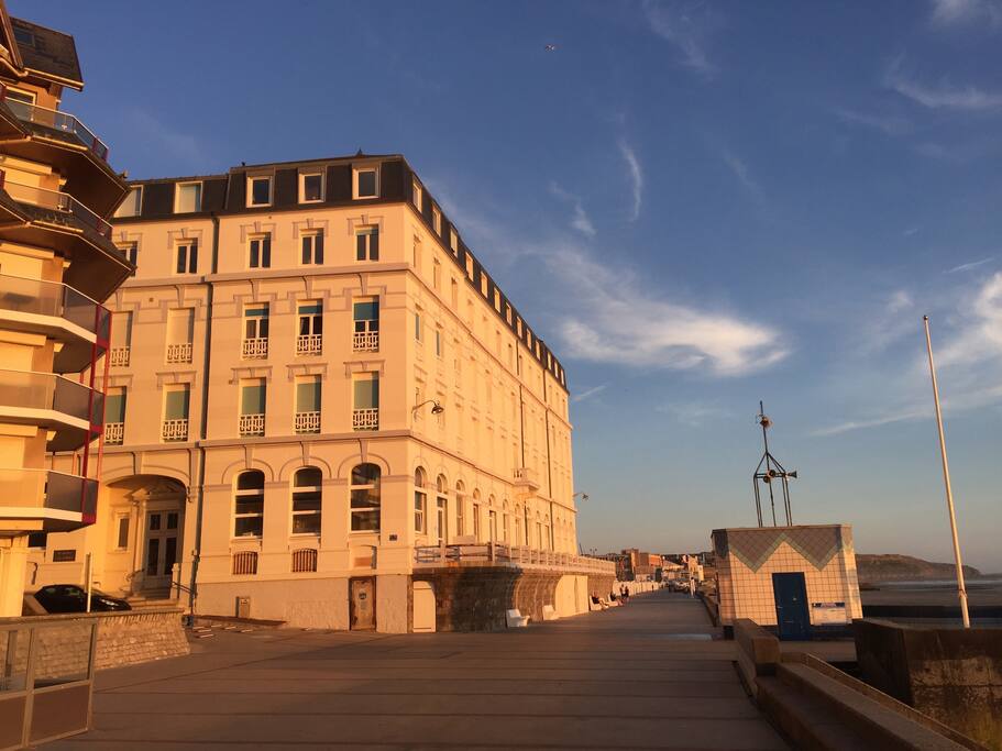 Le "Grand Hôtel" en fin de journée