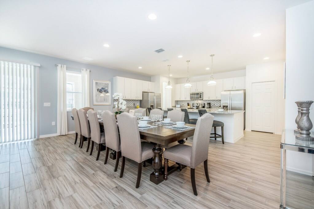 7000 Oakwood -6.JPG