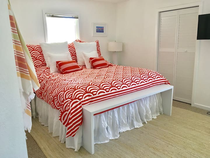 Dormitorio del segundo piso con baño - cama tamaño king