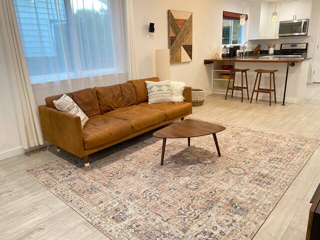 Modern Tiny House gallery image 3