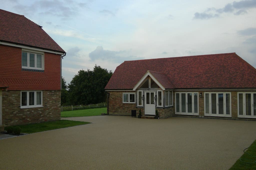 Springwood House and Cottage Layout