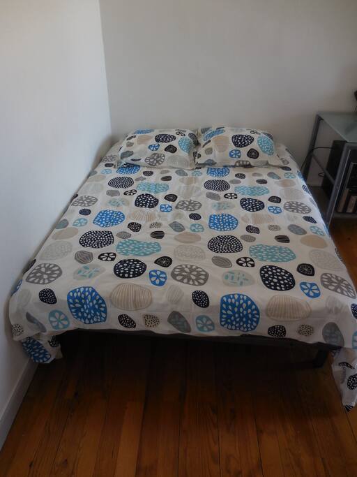 dans la même chambre : lit double 140x190