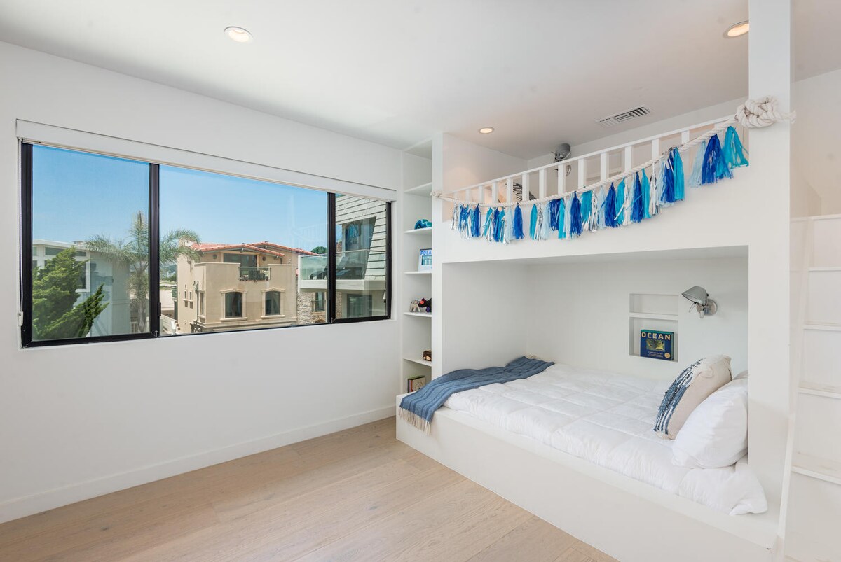 Საძინებელი #3 ორსართულიანი საწოლებით, კარადა და კარადა