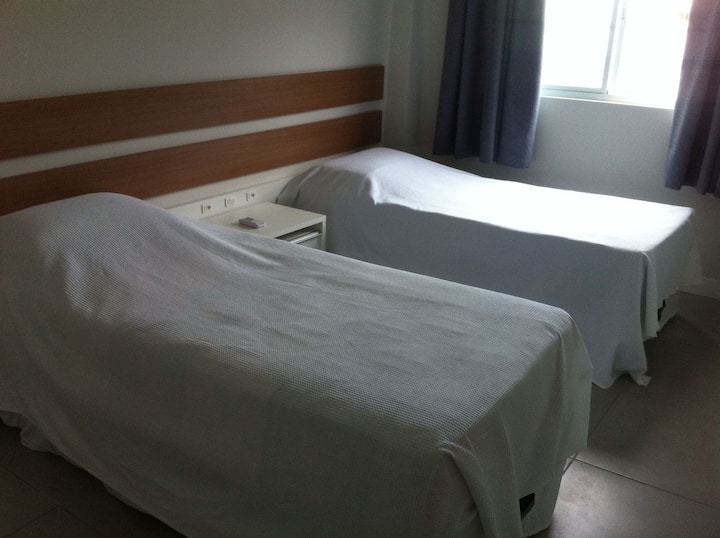 Room 2 single beds + 2 auxiliary beds (double beds)