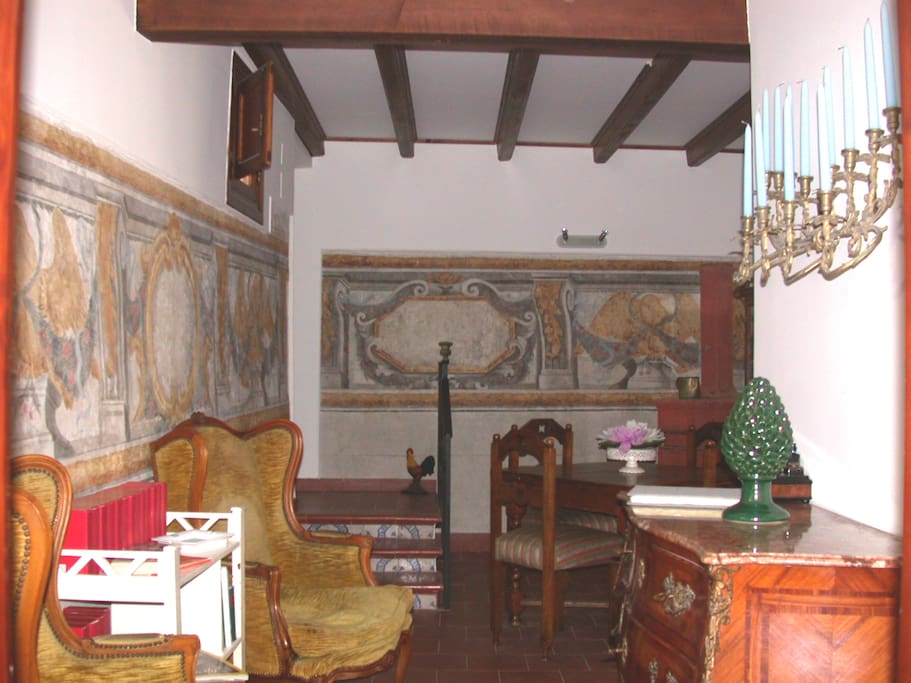 salotto-biblioteca degli ospiti