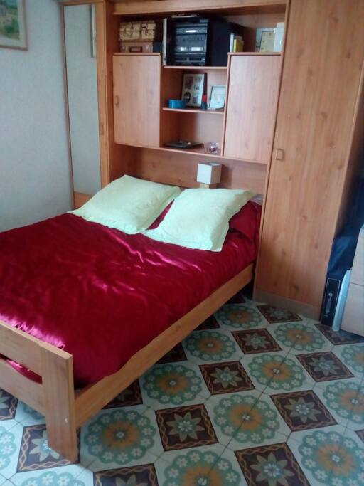 Chambre.Possibilité de rajouter un lit parapluie ou matelas en 90