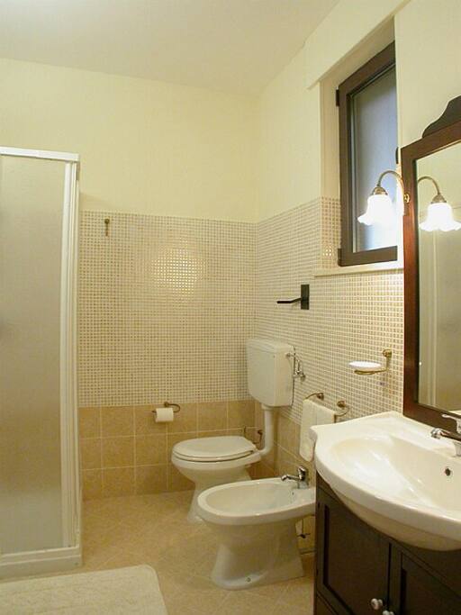 Bagno con doccia