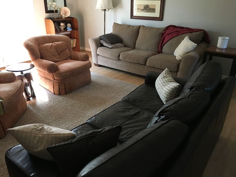 Large, comfy chairs.