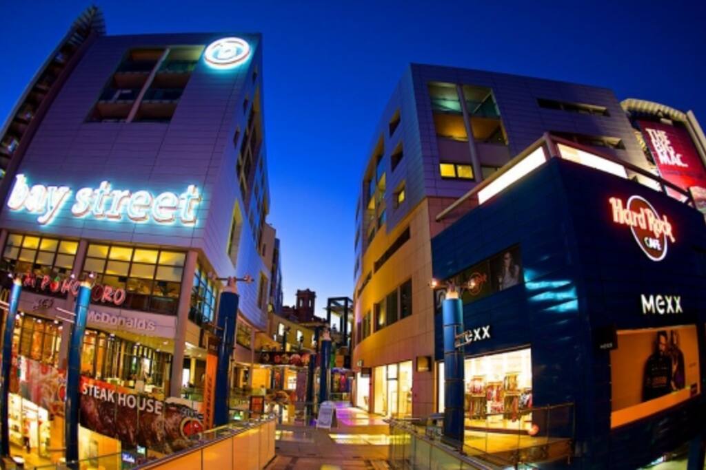 2 minute downhill walk to BayStreet Shopping Complex