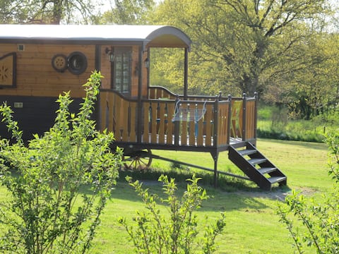Trailer at Trénube Farm near Rennes