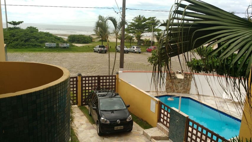 Casa de frente para o mar Bertioga-SP