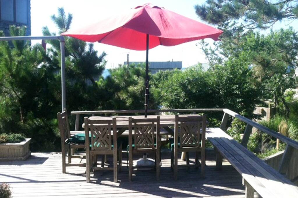 Lots of decks for outdoor dining and entertaining.