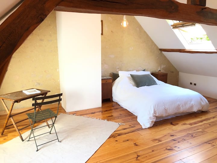 Მთავარი საძინებელი განათებულია 140 სმ