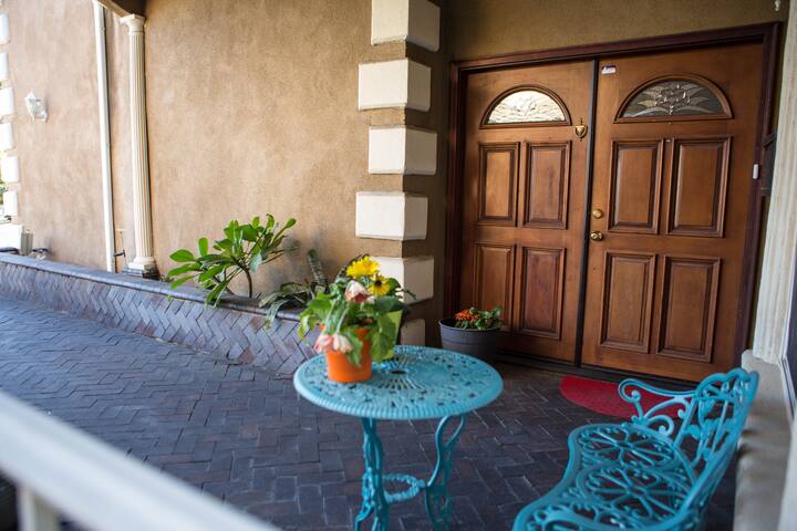 Huge 4BR/5BA Retreat Near LAX, Sofi & Crypto gallery image 5