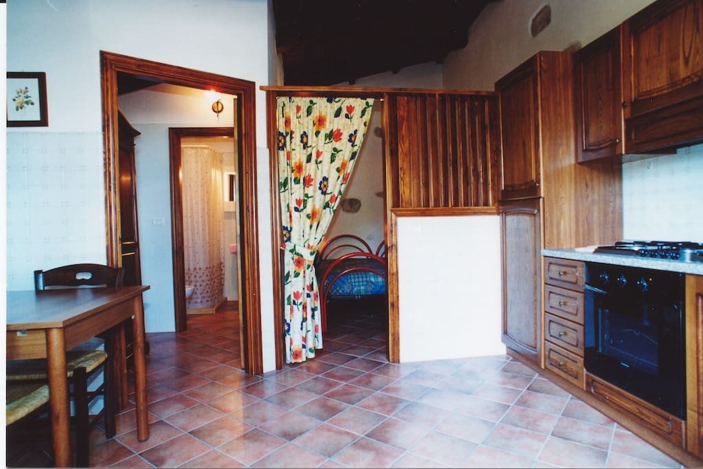 LETTO,DISIMPEGNO,BAGNO E CUCINA