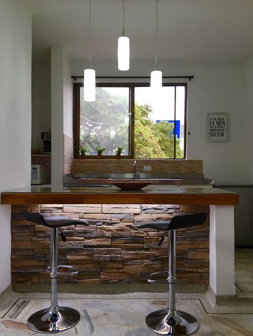 Modern and chic touches accent the apartment.
Toques contemporaneos y estilisados acentuan los espacios.
