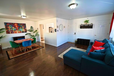 Bright & cozy * 2nd Floor Apartment*. Close to NYC