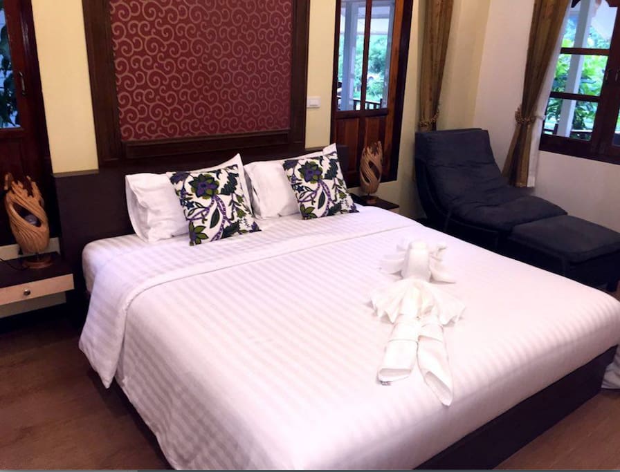 One of our spacious and comfortable kingsized-bed rooms