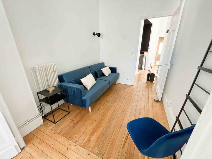 Соба со кауч на спуштање , може да се користи за едно лице. 