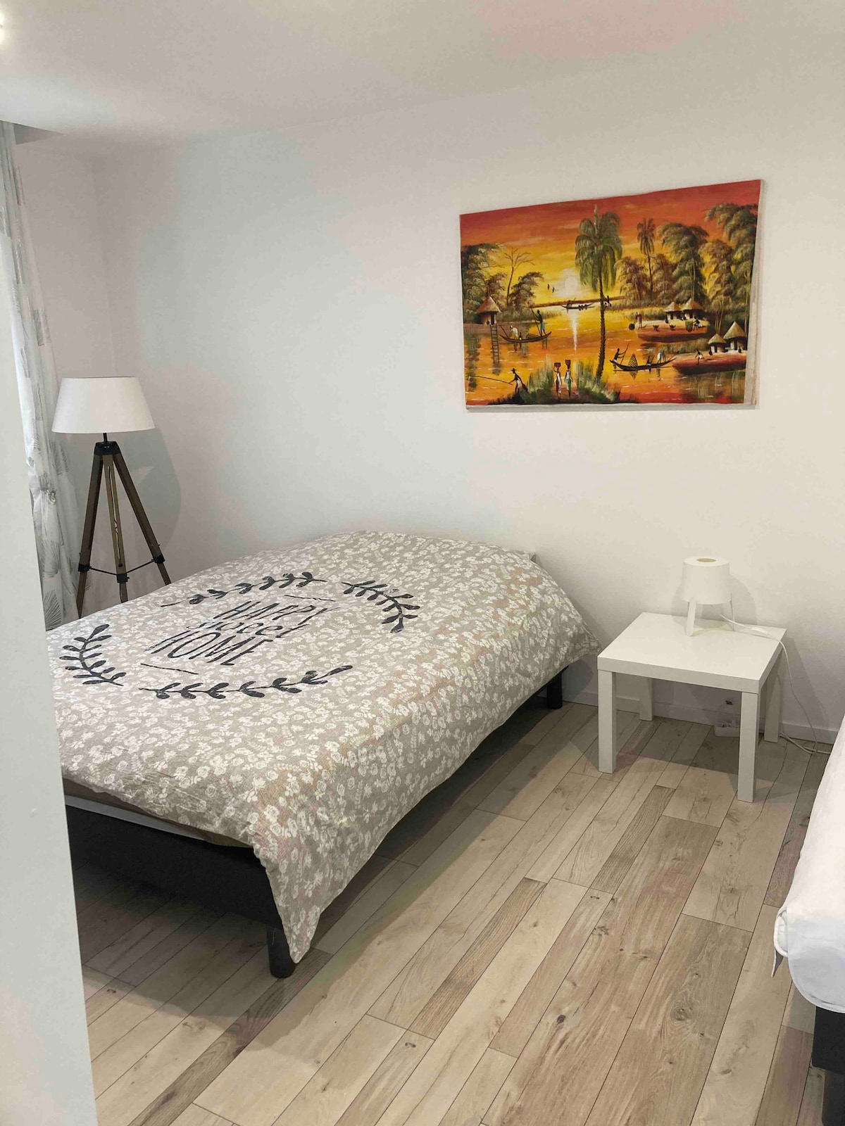 Spálňa 1, veľká posteľ 160 cm a malá posteľ s rozlohou 90 cm. 