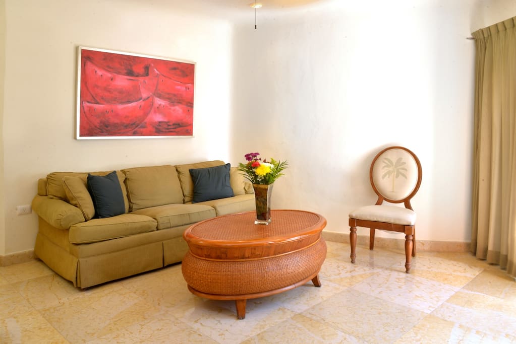 great, 1 bedroom condo just 50 steps from the beach