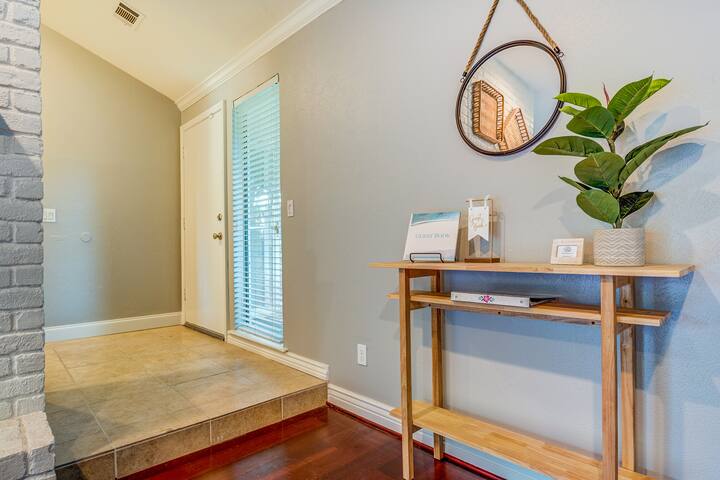 Backyard Heated Pool, Hot Tub and Waterfall gallery image 3