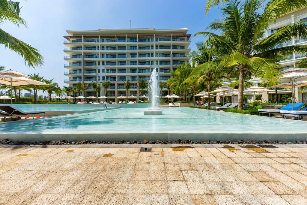 Apartment swimming pool
