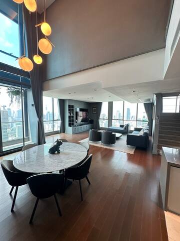 Luxurious 4 Bedroom Penthouse Loft At Nana BTS gallery image 4